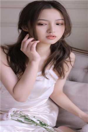 月亮向她坠落全文免费阅读