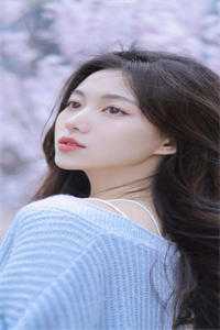 嫁给穷小子后，她成了百亿富婆