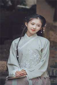 禀告首辅，夫人她又去给你物色美女了