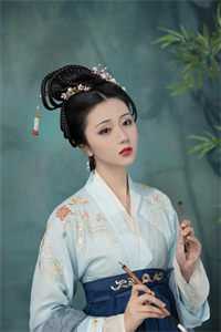 噬命缠宠：疯批太子爷现场抓人