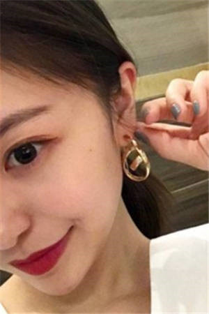 小白逆袭之名导跪求我写剧本