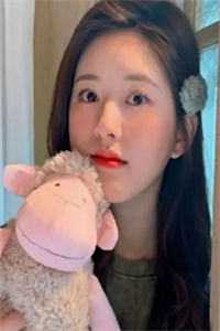 玫瑰太妖艳，顶级金主放肆吻