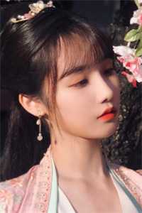 活成前任白月光后，她桃花朵朵开