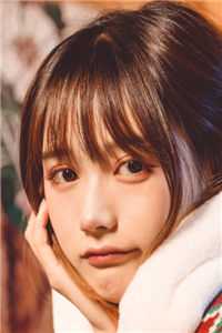 活成前任白月光后，她桃花朵朵开