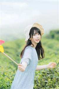 活成前任白月光后，她桃花朵朵开
