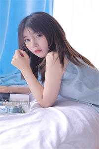 活成前任白月光后，她桃花朵朵开