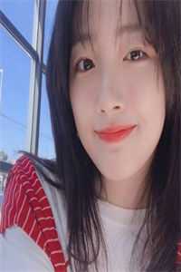 男友逼我给他表妹当人体模特